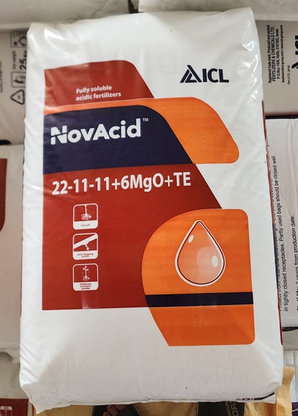 Phân bón NPK Water soluble NPK Novacid 22-11-11+6MgO +TE dạng bột