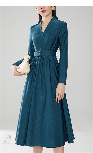 Váy nữ xếp ly dài tay cổ V