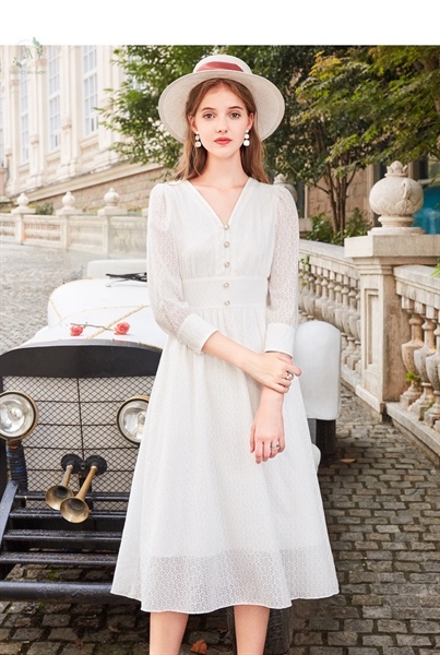 Váy nữ trắng xếp ly cổ V