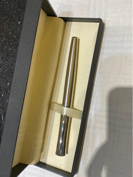 Hộp bút ký baoer 3035