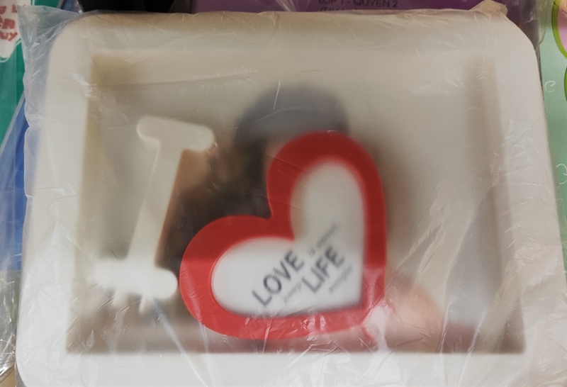 Khung ảnh meka kèm chữ Love