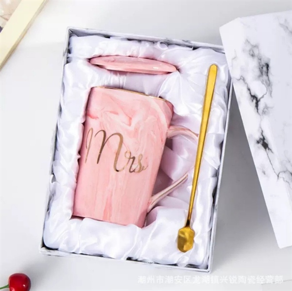 Bộ cốc kèm thìa có hộp tặng lịch sự MCS11