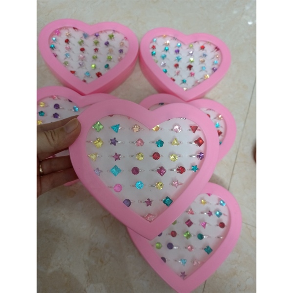 Nhẫn kim cương trắng, màu