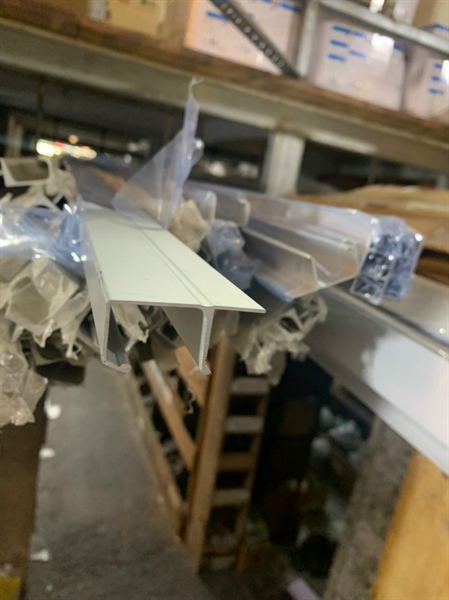 Tay tủ nhôm bầu 3m_bạc