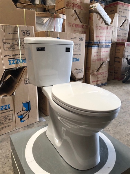 Bồn cầu 2 khối 2 nhấn Pozzi V13 nắp êm (I)