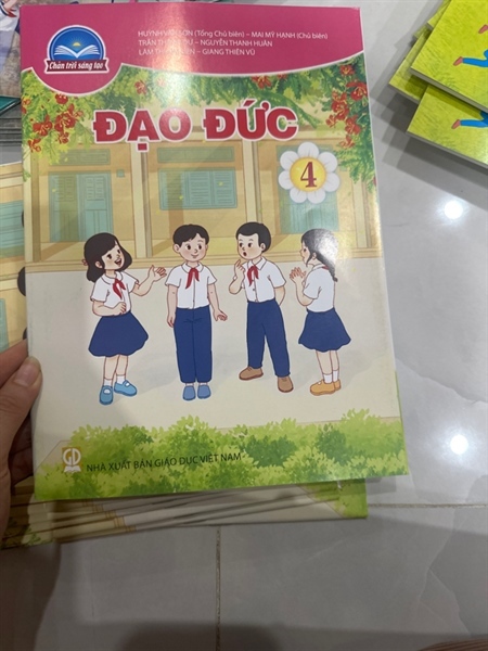 SÁCH ĐẠO ĐỨC 4 CTST