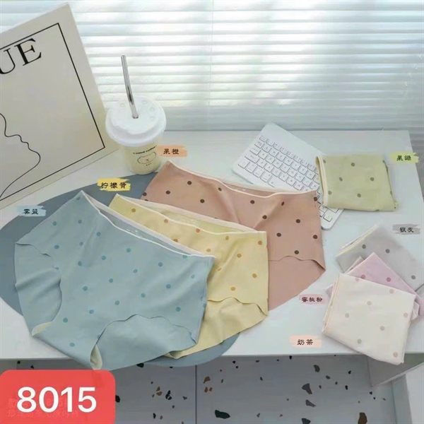 8015 - q đúc chấm