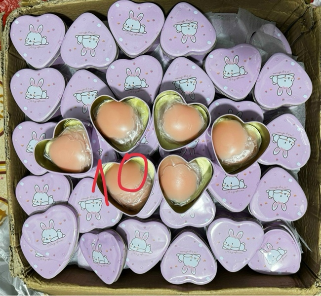 Dán ty silicol hộp tim