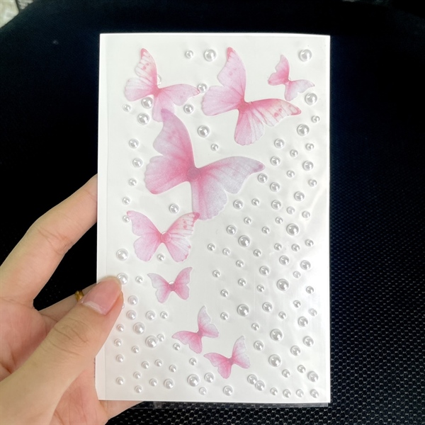 Vỉ hạt trai dán mặt kèm bướm màu hồng