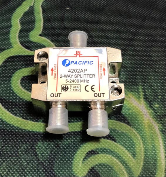 Bộ chia tín hiệu truyền hình cáp 1 cổng vào 2 cổng ra