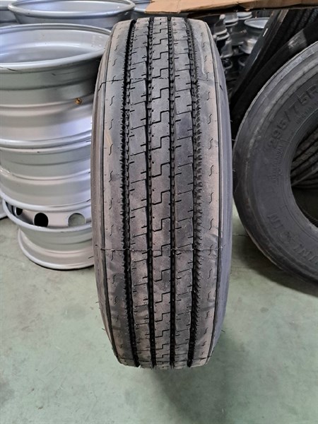 LỐP XE UNICOIN 295/75 R22.5 MÃ GAI BYT691 16PR