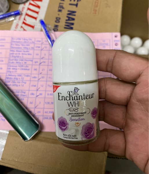 Lăn Khử Mùi Enchanteur White 25ml - Sensation