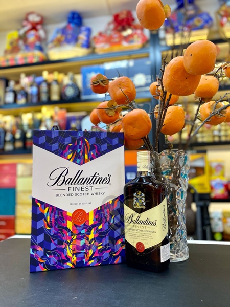 Ballantine's Finest 700ml 40% hộp quà 2024