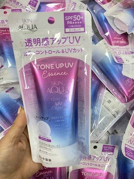 Kem chống nắng Skin Aqua Tím Tone Up UV Essence SPF50+ PA++++