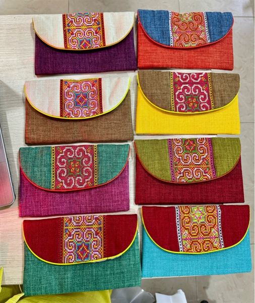 Ví nắp tròn vải thô can ô thêu máy 2 ngăn - Purse - Usd 1.9