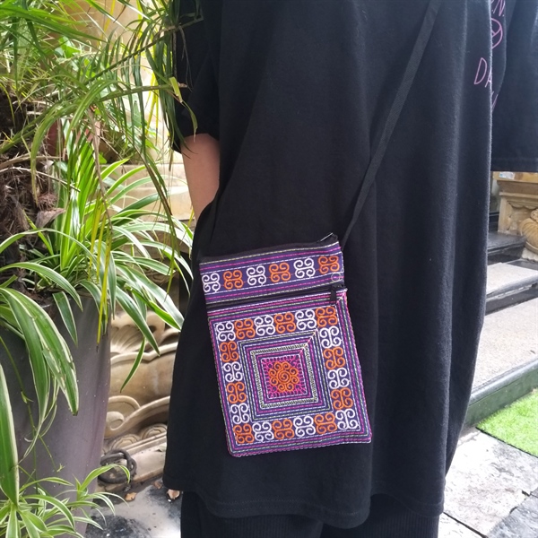 Túi điện thoại thêu Bắc Hà bé - Usd 1.1