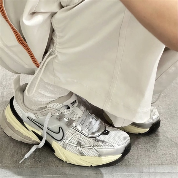Giày Nike V2K Run 'Summit White Metallic Silver' [FD0736 100]