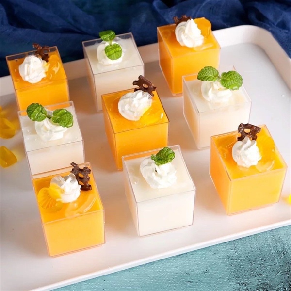 Ly nhựa mousse mẫu vuông 4x4cm 4248 LC85 (100c)