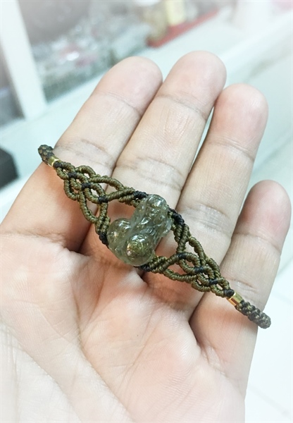 Vòng tay macrame tỳ hưu thạch anh tóc nâu thiên nhiên