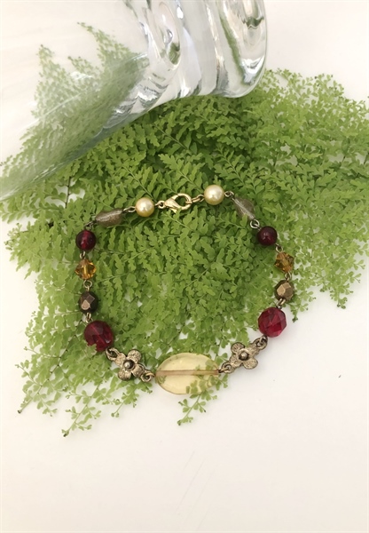 Vòng tay pha lê mix hạt thủy tinh và link hoa 4 cánh