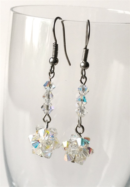 Hoa tai pha lê Swarovski kết trái châu 1