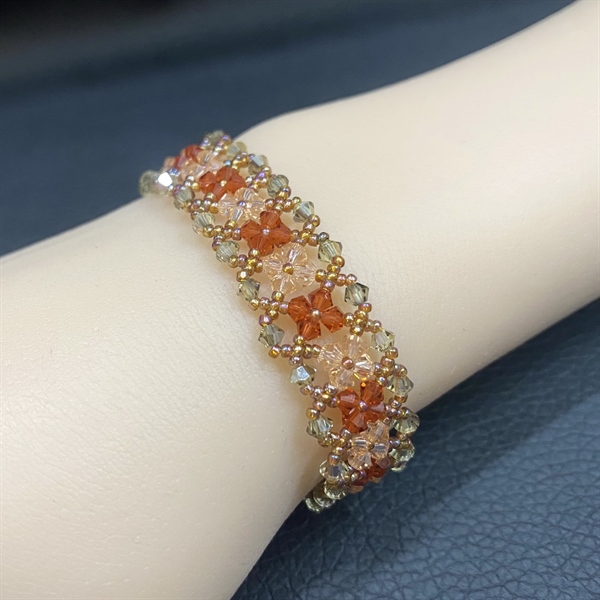 Vòng tay pha lê 5328M3 kết hình vuông mix cườm (1,2cm)