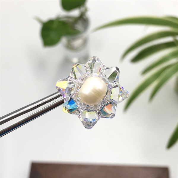 Hoa tai pha lê 6328M6 kết hoa 8 cánh, nhụy ngọc trai nuôi