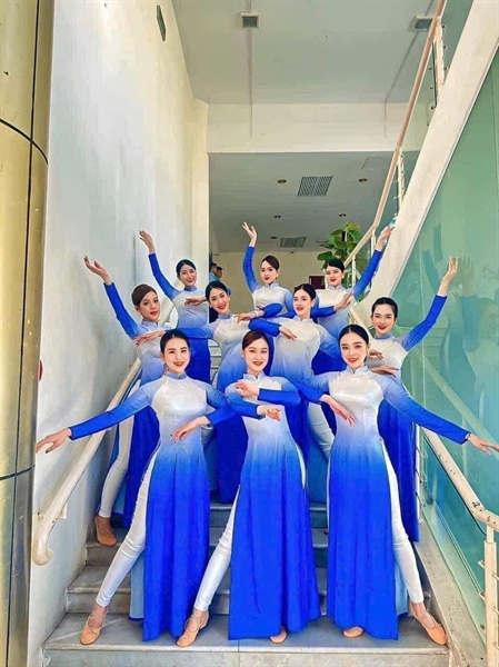 ÁO DÀI XANH LOANG TRẮNG