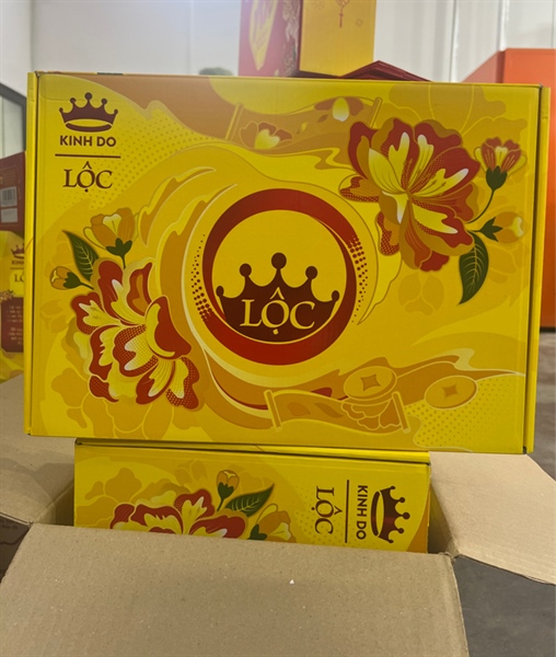 Hộp quà Tết Kinh Đô vàng chữ LỘC