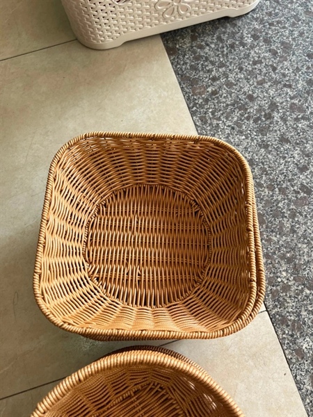 TH_523 Giỏ mây miệng vuông đế tròn 20cm