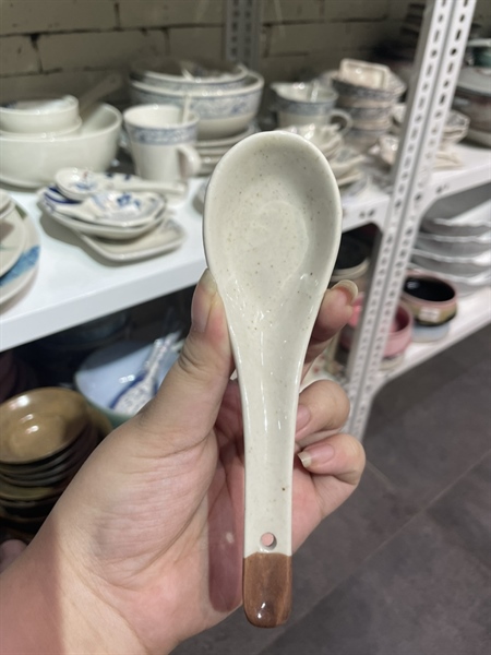 Muỗng cơm MEN TIÊU KEM VIỀN NÂU
