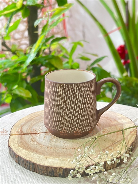 LY GẠI CÓ QUAI NÂU