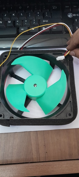 Quạt tủ lạnh Sharp / Pana/ Toshiba 12V 4 dây (12,5 x 12,5)
