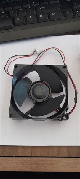 Quạt tủ lạnh Nidec 8V 3 dây (9x9)