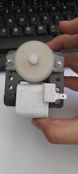  Quạt tủ lạnh trắng mỏng