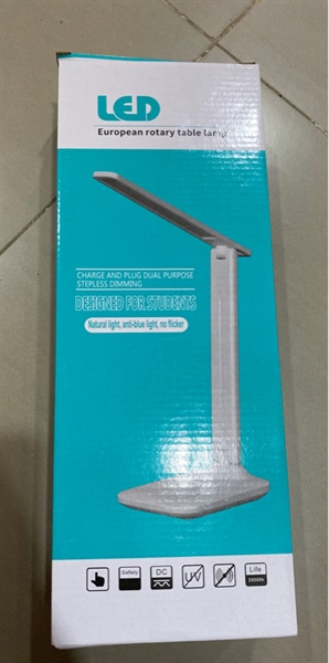 Đèn led thông dụng để bàn