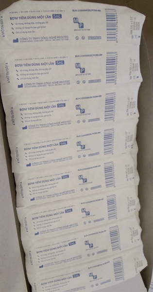 Bơm tiêm 5ml kim 22GX1.1/2 Meditec VN Bơm tiêm sử dụng một lần (Hộp 200 cái) 2