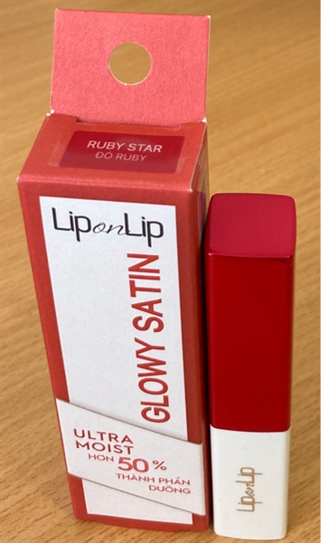Son trang điểm (Lip On Lip Glowy Satin Ruby Star 2,2g) - Rohto (Thỏi)