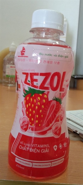 Zezol - Vị dâu 250ml (Bù nước và điện giải) - OPD/Viễn Dương