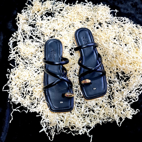 Dép Bệt Hera Xỏ Ngón Khóa Nhẫn