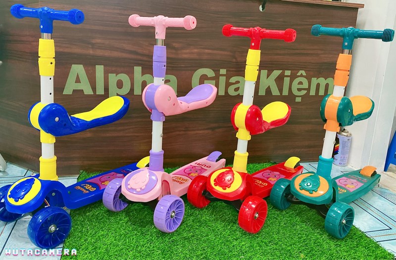 XE Scooter có ghế và đèn