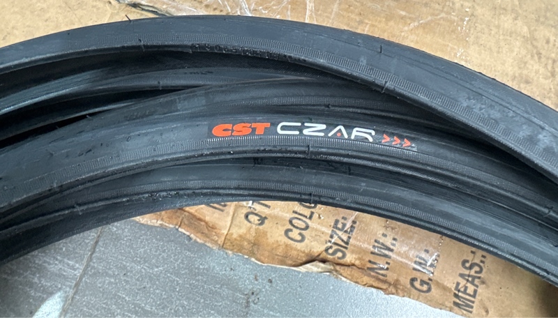 Lốp 700x23 CST CZAR - đen chữ cam Cheng Shin Tire. (chiếc)