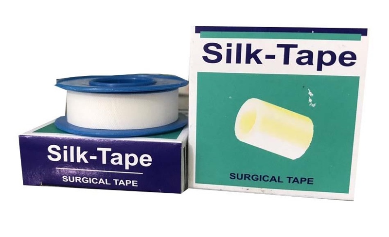 Băng dính y tế Silk-Tape 2,5cm x 4m (Hộp 12 cuộn)