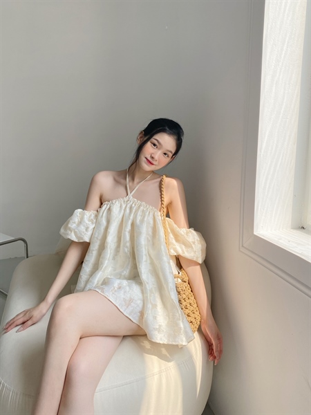 PATTERN FLYING OFF TOP